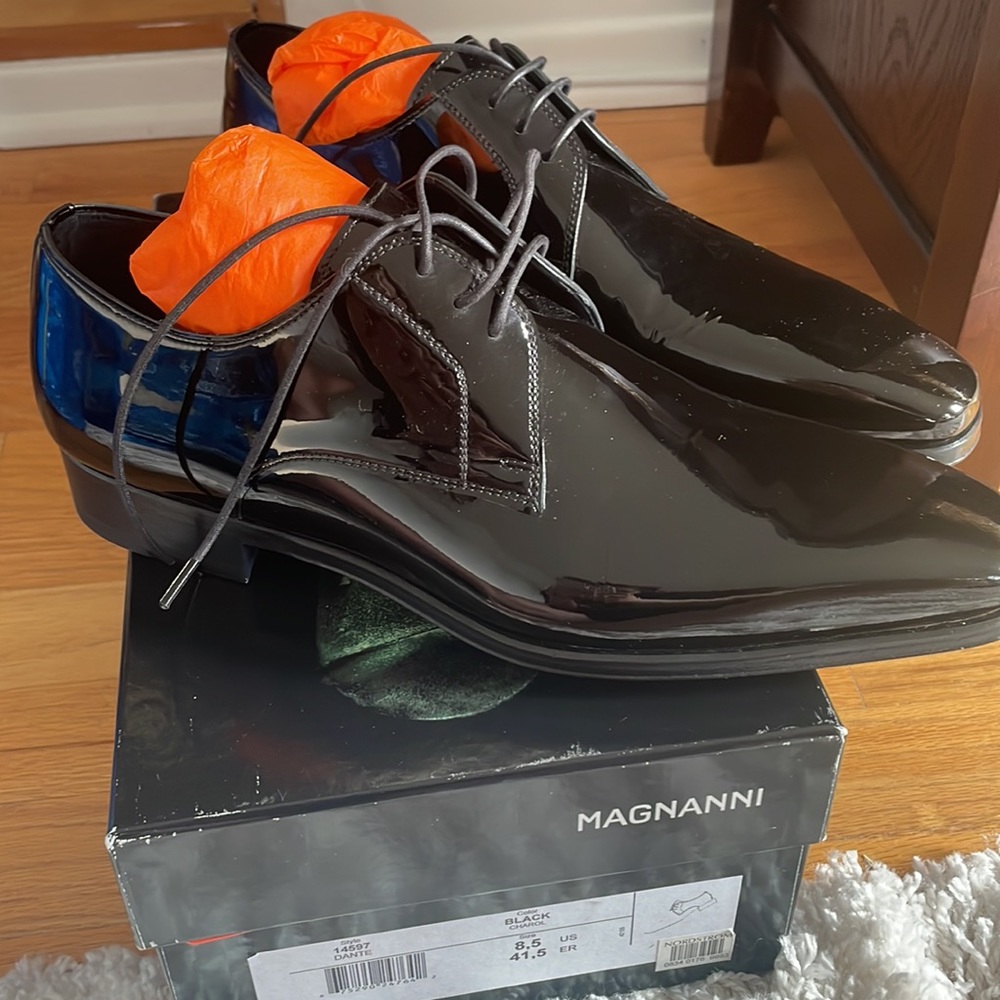Men’s Magnanni Dante dress shoes. 8.5